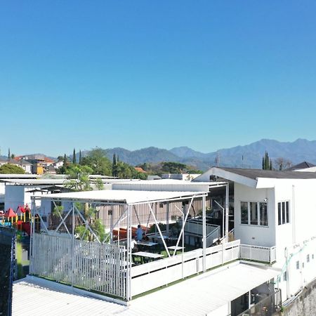 Kontena Hotel Batu  Zewnętrze zdjęcie